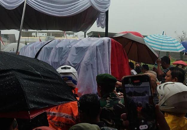 Jenazah Mantan Wali Kota Batu Edy Rumpoko Dipindahkan dari Makam Pahlawan Surapati