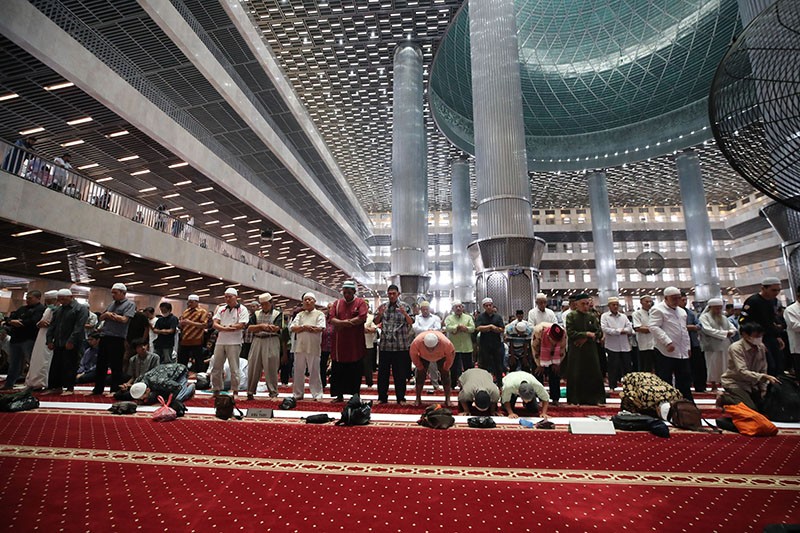 Suasana Sholat Gaib untuk Pemimpin Hamas Ismail Haniyeh di Masjid Istiqlal - Bagian 4