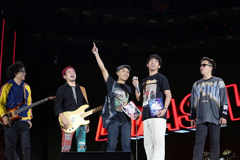 Penampilan D'Masiv Sukses Guncang Panggung LMAC Super Hitz Fest 2024 - Bagian 1