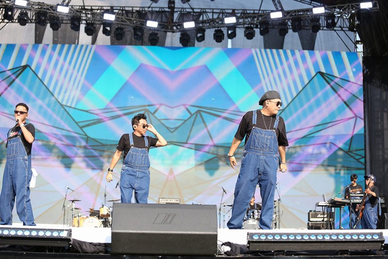T-Five Buka Keseruan LMAC 2024, Ajak Penonton Bernyanyi lewat Lagu Hits - Bagian 4