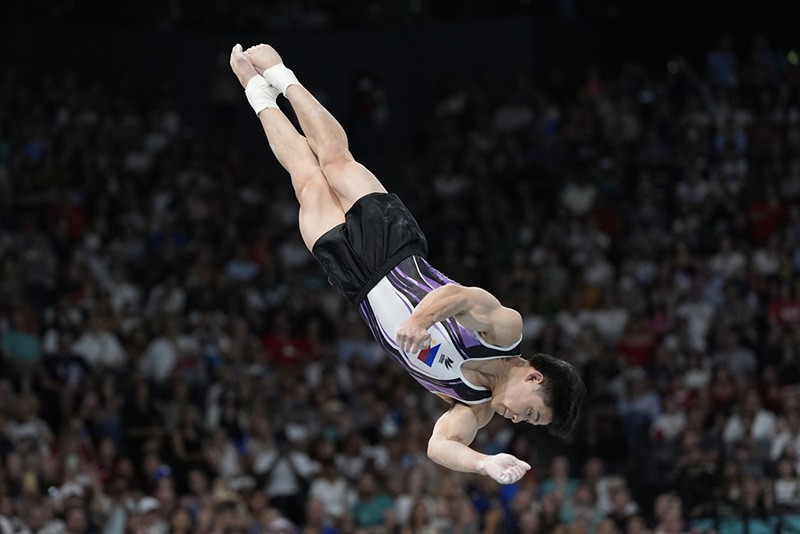 Filipina Borong 2 Emas Olimpiade 2024 Paris dari Atlet Senam Carlos Edriel Yulo - Bagian 4