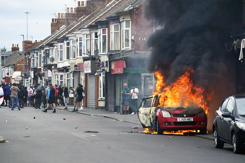 Kerusuhan Rasial Anti Imigran Pecah di Inggris, PM Keir Starmer Ultimatum Perusuh - Bagian 2
