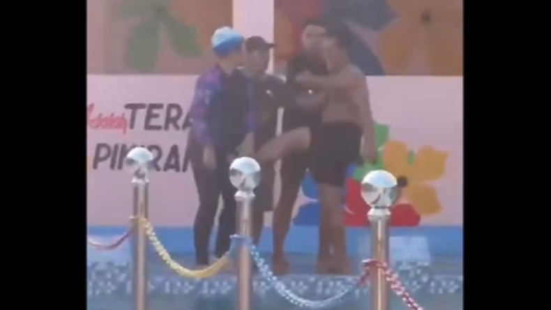 Kronologi Guru Renang Wanita Ditendang Pelatih Sasar Alat Vital, Sempat Cekcok Saling Dorong
