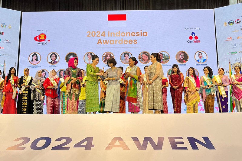 Perempuan Indonesia Terima Penghargaan AWEN Award di Kamboja - Bagian 2