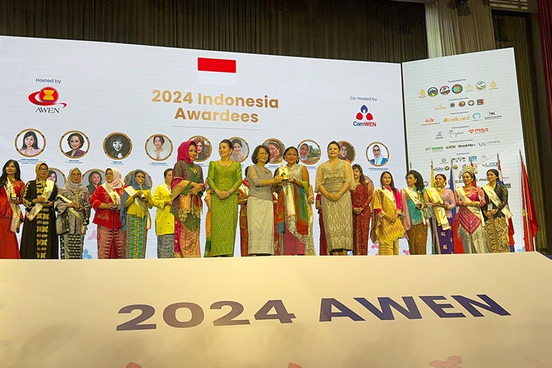 Perempuan Indonesia Terima Penghargaan AWEN Award di Kamboja - Bagian 3