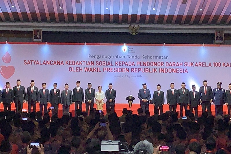 Wapres Berikan Tanda Kehormatan Satyalancana Kebaktian Sosial kepada 1.591 Pendonor Darah - Bagian 2