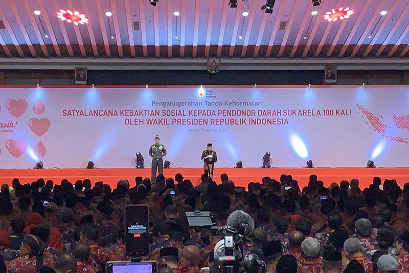Wapres Berikan Tanda Kehormatan Satyalancana Kebaktian Sosial kepada 1.591 Pendonor Darah - Bagian 1