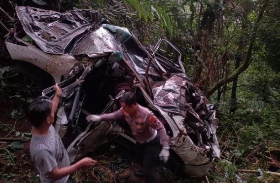 Penampakan Fortuner Masuk Jurang di Batang Tewaskan 4 Orang, Ringsek Tak Berbentuk