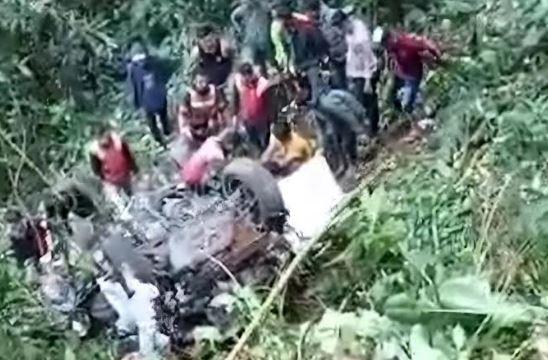 Kecelakaan Toyota Fortuner Masuk Jurang di Batang, 4 Orang Tewas  