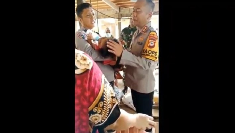 Momen Dramatis Evakuasi Bayi Disundut Rokok dan Disandera Ayah di Pinrang, Polisi sampai Menangis Terisak