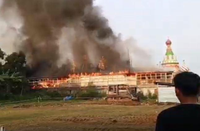 Kebakaran Hebat Hanguskan Bangunan Taman Bunga Celosia Bandungan Semarang