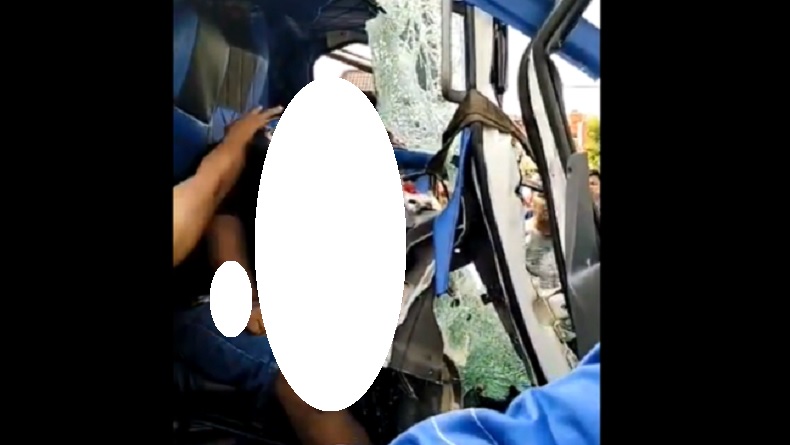 2 Truk Tabrakan di Mojokerto, Sopir Tewas Terjepit