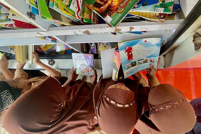 Tingkatkan Minat Baca bersama Mobil Perpustakaan Keliling - Bagian 1