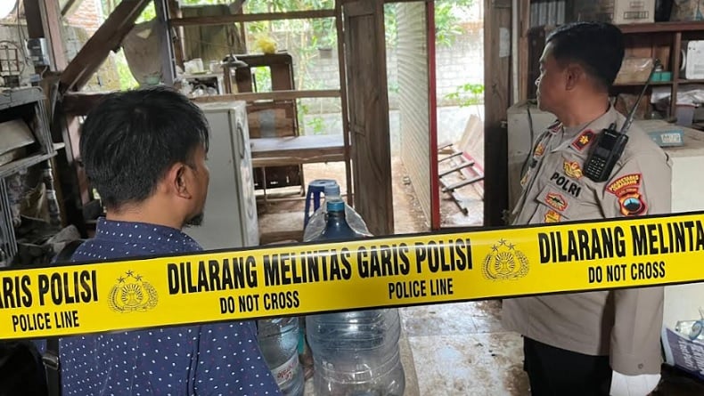 title Olah TKP Pemakan Daging Kucing di Tempat Kos Semarang, Polisi Sita Tulang belulang Olah TKP Pemakan Daging Kucing di Tempat Kos Semarang, Polisi Sita Tulang belulang