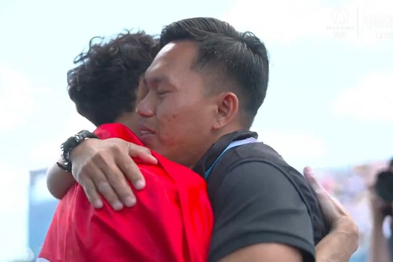 Momen Pelatih Panjat Tebing Menangis saat Veddriq Raih Medali Emas Olimipade 2024 - Bagian 1