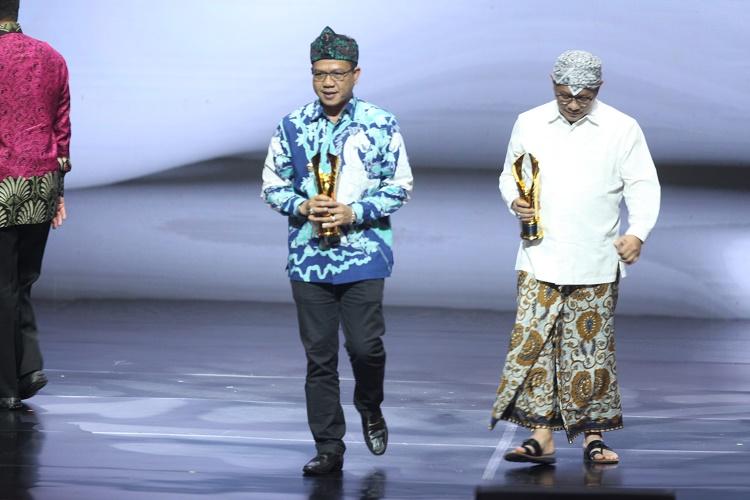 title Komitmen Sediakan Air Bersih, Bupati Bandung Raih Pemimpin Daerah Awards 2024 Komitmen Sediakan Air Bersih, Bupati Bandung Raih Pemimpin Daerah Awards 2024