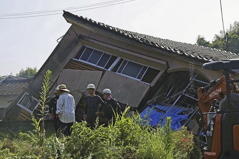 Penampakan Kerusakan Usai Gempa Jepang Berkekuatan Magnitudo 7,1 - Bagian 1