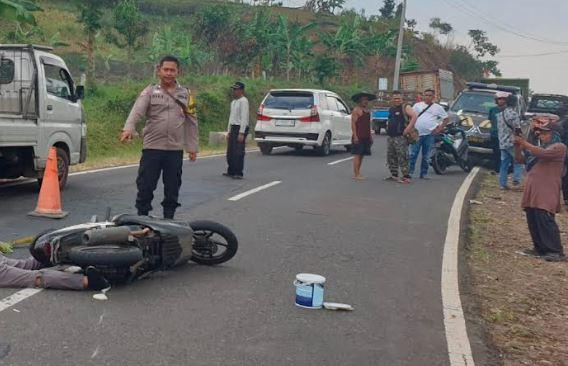 Kecelakaan Maut di Sukabumi, Pemotor Tewas Terlindas Truk usai Gagal Salip Sedan