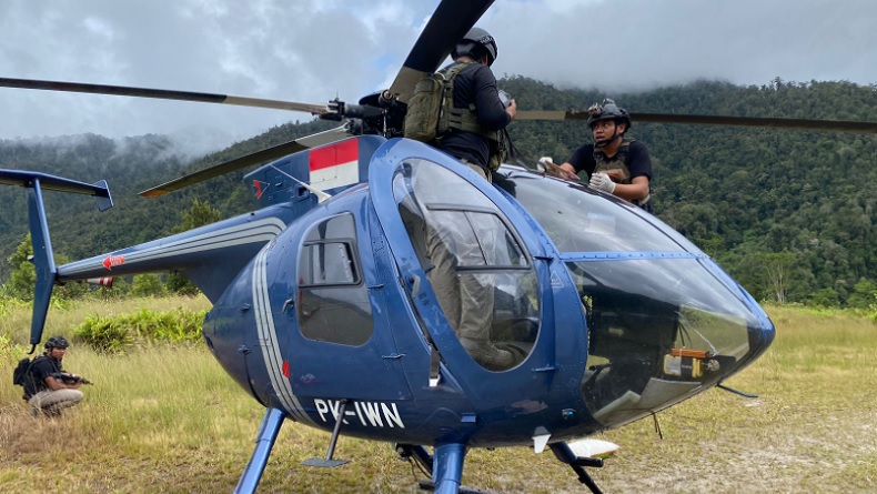 title Olah TKP Pilot Tewas Ditembak OPM, Aparat Temukan 9 Lubang Peluru di Badan Helikopter Olah TKP Pilot Tewas Ditembak OPM, Aparat Temukan 9 Lubang Peluru di Badan Helikopter