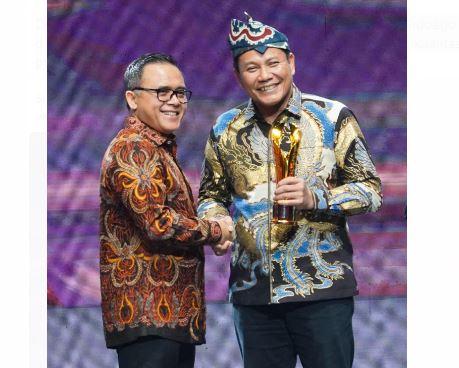Plt Bupati Sidoarjo Subandi Raih Penghargaan Pemimpin Daerah Awards 2024