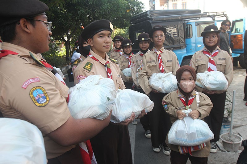 Ketika Anak-Anak Pramuka Ikuti Bakti Sosial - Bagian 2