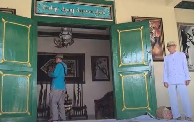 Jelang Sumpah Pocong Saka Tatal, Iptu Rudiana Belum Tampak di Padepokan Agung Cirebon