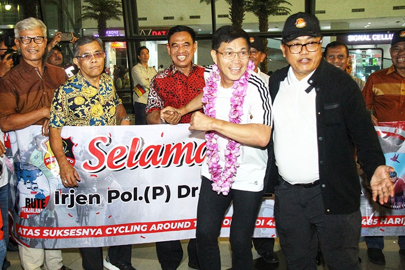 Penyambutan Royke Lumowa usai Bersepeda 20.000 Km Melintasi 45 Negara - Bagian 1