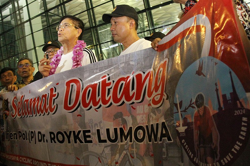 Penyambutan Royke Lumowa usai Bersepeda 20.000 Km Melintasi 45 Negara - Bagian 4