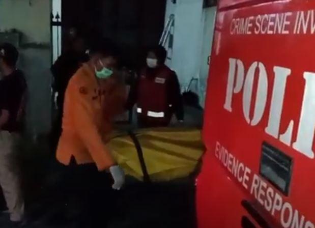 title Surabaya Gempar, Kakek Penghuni Rumah Mewah Tewas Berdarah Surabaya Gempar, Kakek Penghuni Rumah Mewah Tewas Berdarah