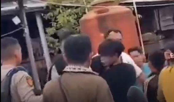 title Viral 2 Kelompok Remaja di OKI Tawuran Pakai Airsoft Gun, Belasan Orang Ditangkap Viral 2 Kelompok Remaja di OKI Tawuran Pakai Airsoft Gun, Belasan Orang Ditangkap