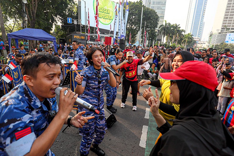Swa Bhuwana Paksa TNI AU Konser di Bundaran HI, Warga Ikut Bernyanyi hingga Joget - Bagian 4