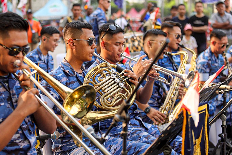 Swa Bhuwana Paksa TNI AU Konser di Bundaran HI, Warga Ikut Bernyanyi hingga Joget - Bagian 5