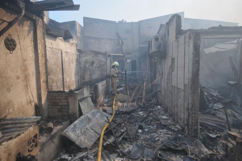 Ratusan Rumah di Permukiman Padat Penduduk Manggarai Ludes Terbakar - Bagian 3