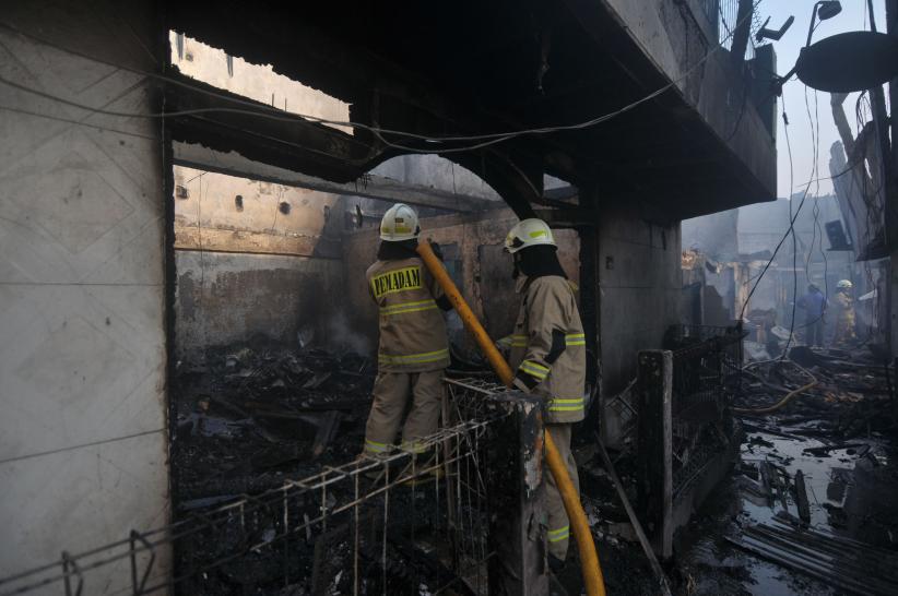Ratusan Rumah di Permukiman Padat Penduduk Manggarai Ludes Terbakar - Bagian 4