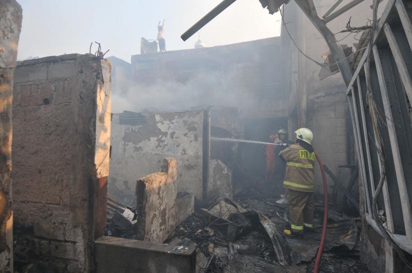 Ratusan Rumah di Permukiman Padat Penduduk Manggarai Ludes Terbakar - Bagian 5