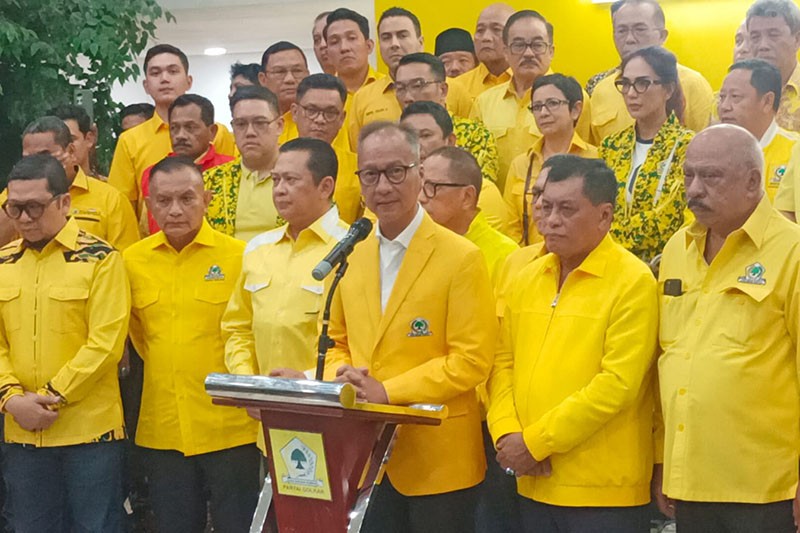 Ekspresi Agus Gumiwang Diangkat Jadi Plt Ketua Umum Partai Golkar - Bagian 3