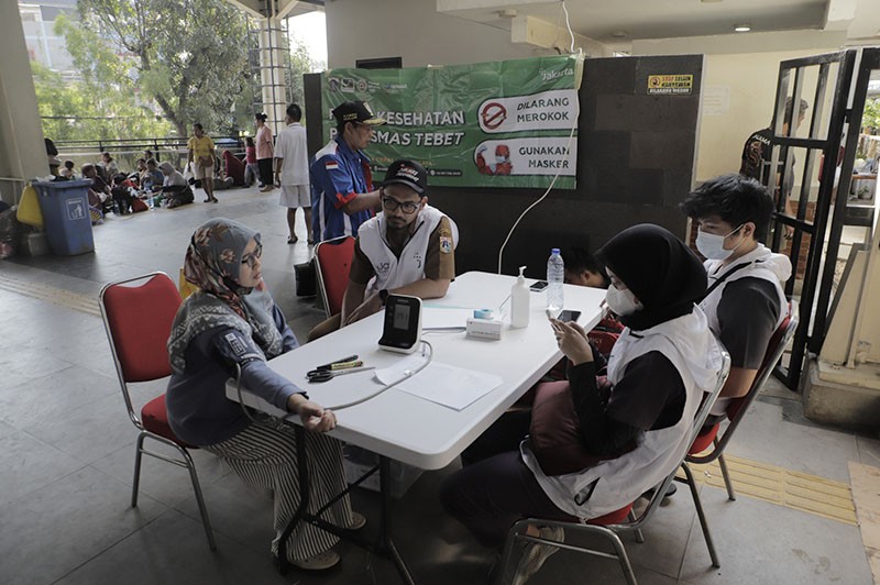 Korban Kebakaran Permukiman Padat Manggarai Mengungsi di Stasiun - Bagian 5