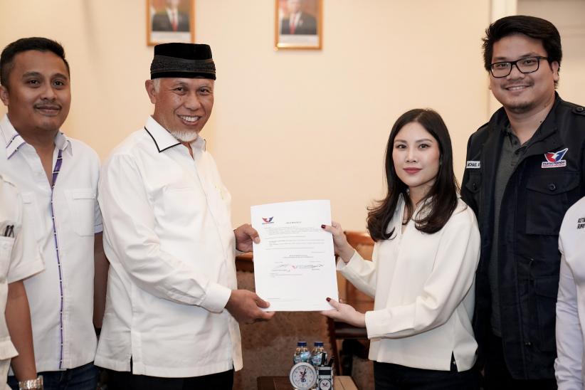 Partai Perindo Serahkan Surat Dukungan kepada Mahyeldi-Vasco di Pilgub Sumbar  - Bagian 1