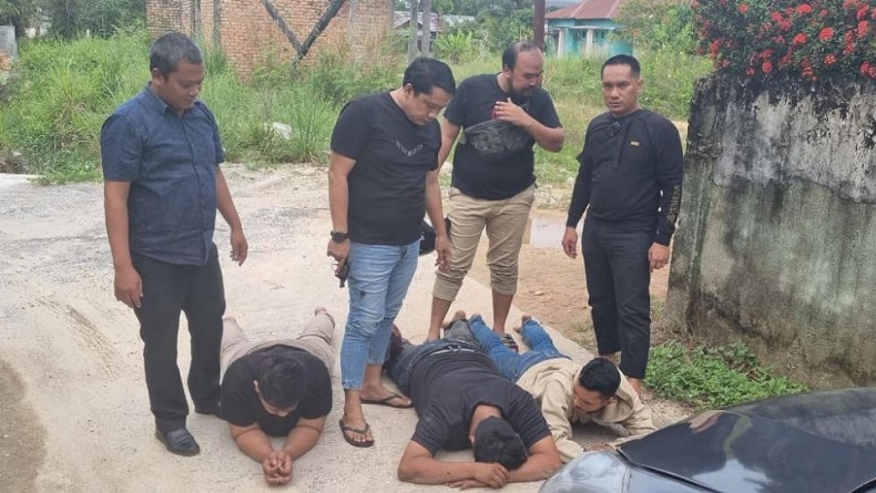 title Polisi Tangkap 3 Penculik Anak di Siak Riau, Ternyata Teman Ayah Korban Polisi Tangkap 3 Penculik Anak di Siak Riau, Ternyata Teman Ayah Korban