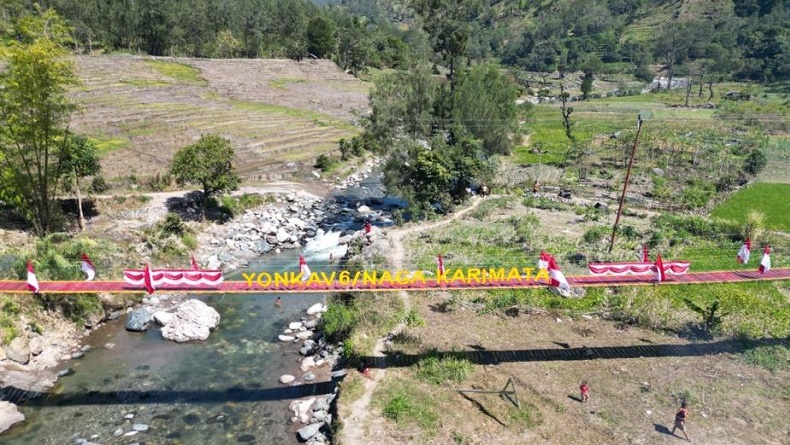Satgas Yonkav 6 Naga Karimata Bangun Jembatan untuk Warga di NTT, Jadi Kado HUT RI