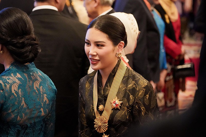 Momen Angela Tanoesoedibjo Terima Tanda Kehormatan Bintang Jasa Utama dari Presiden Jokowi - Bagian 6