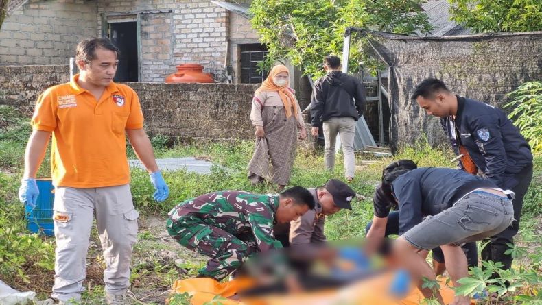 title Pria di Bangka Barat Gantung Diri di Pohon, Keluarga Tolak Autopsi Pria di Bangka Barat Gantung Diri di Pohon, Keluarga Tolak Autopsi