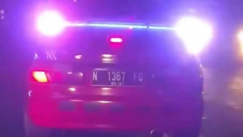 Viral Mobil di Malang Pasang Lampu Blitz Bikin Silau, Langsung Ditindak Polisi