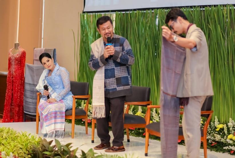 Pesona Ulos, Kreasi Ladies International Program Kenalkan Wastra dari Sumatera Utara - Bagian 2