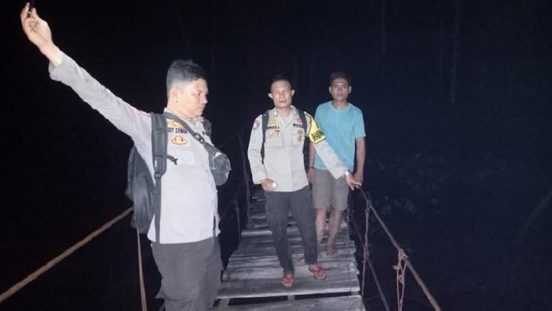 title Tragis! Bocah SD di Gunungsitoli Tewas Tenggelam saat Berenang di Sungai Sepulang Sekolah Tragis! Bocah SD di Gunungsitoli Tewas Tenggelam saat Berenang di Sungai Sepulang Sekolah