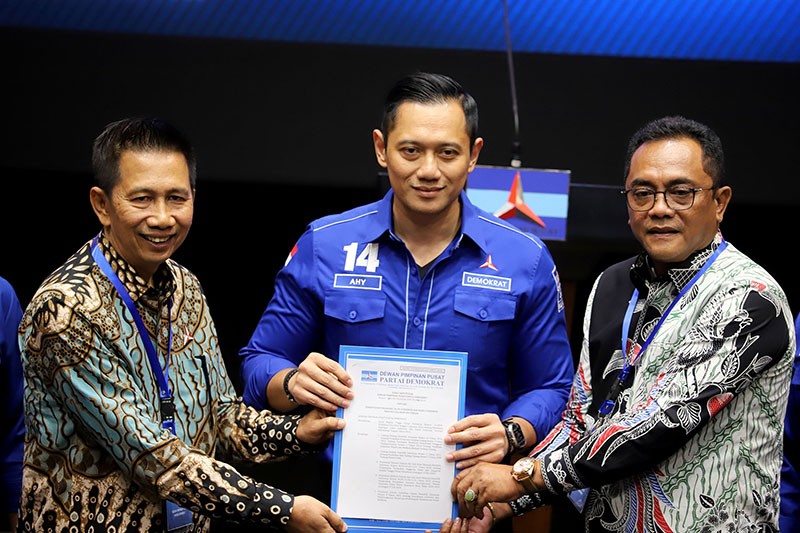 Partai Demokrat Serahkan Surat Rekomendasi kepada Puluhan Calon Kepala Daerah - Bagian 1