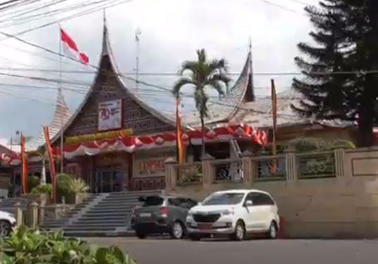 Viral Perempuan Cantik Diduga Anggota DPRD Bukittinggi Berkata Kotor saat Live TikTok