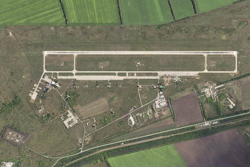 Penampakan dari Satelit Pangkalan Udara Rusia Dihancurkan Drone Ukraina - Bagian 1