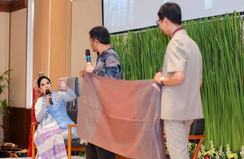 Pesona Ulos, Kreasi Ladies International Program Kenalkan Wastra dari Sumatera Utara - Bagian 1