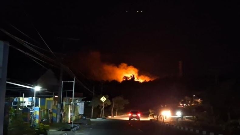 title 1,5 Hektare Hutan di Wisata Bukit Kukus Mentok Hangus Terbakar 1,5 Hektare Hutan di Wisata Bukit Kukus Mentok Hangus Terbakar